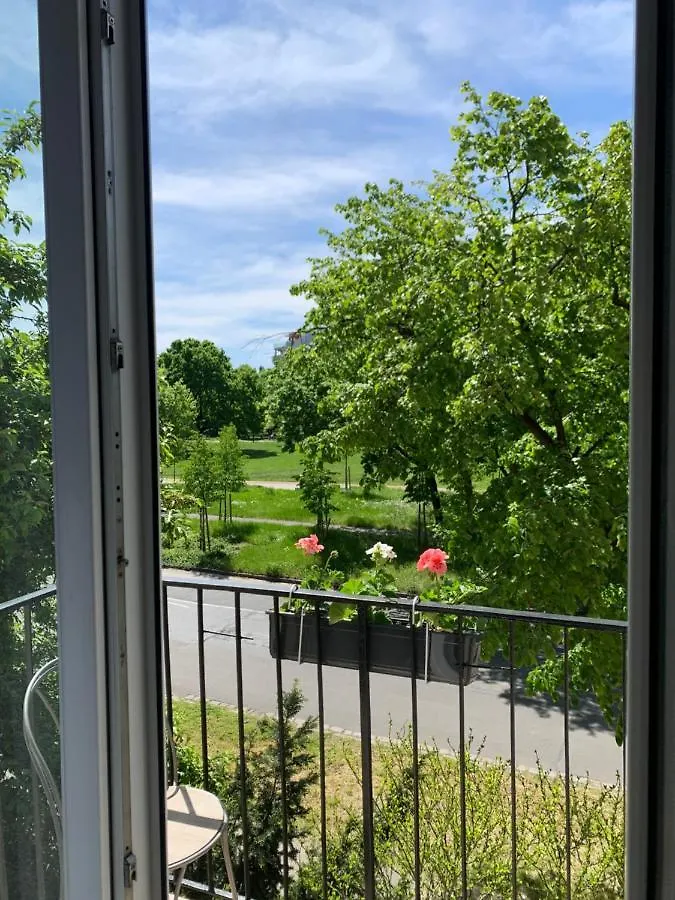 Apartment Vilagos, Kellemes Lakas, Jo Koezlekedessel Budapest